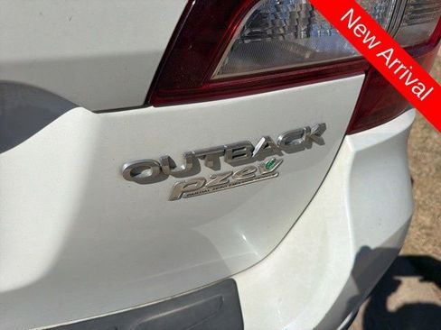 Used 2017 Subaru Outback 2.5i Limited image 6