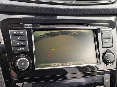 Used 2019 Nissan Rogue SV image 18