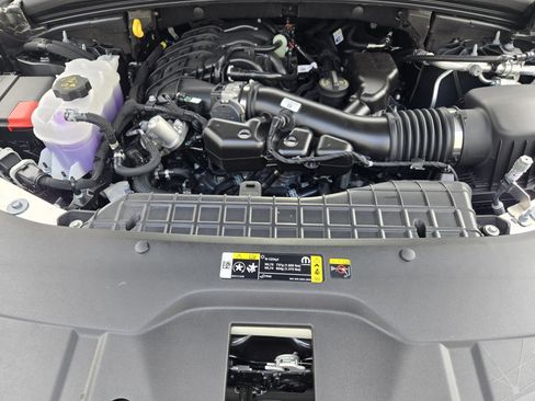 New 2025 Jeep Grand Cherokee Laredo X w/ Luxury Tech Group I image 23