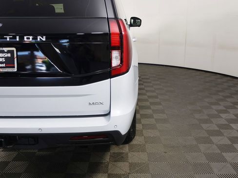 Used 2025 Ford Expedition Max Active AWD/4WD image 17
