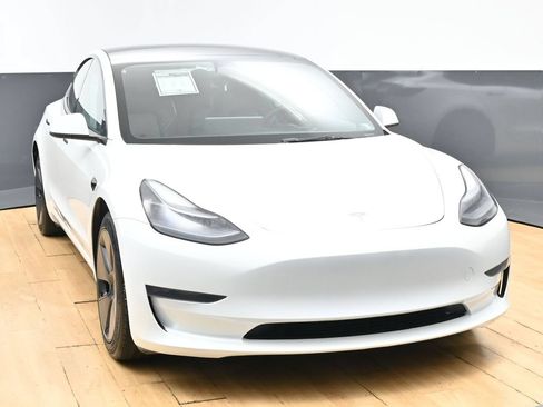 Used 2023 Tesla Model 3 Standard Range RWD image 3