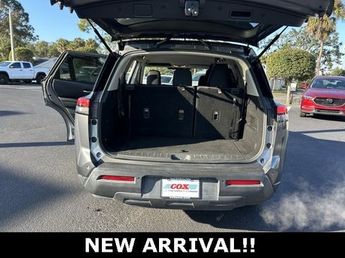 Used 2022 Nissan Pathfinder S image 17