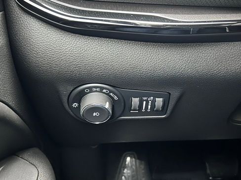 New 2026 Jeep Compass Latitude image 19