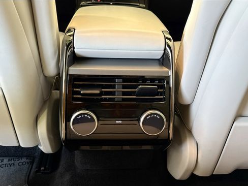 Used 2024 Land Rover Range Rover Sport SE image 24