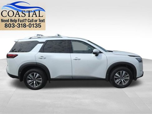 Used 2025 Nissan Pathfinder SL AWD/4WD image 14