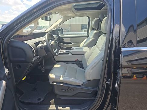 Used 2025 Ford Expedition Active AWD/4WD image 11
