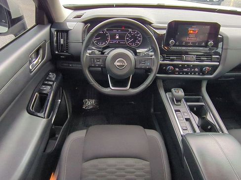 Certified 2022 Nissan Pathfinder SV image 16