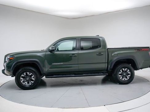 Used 2022 Toyota Tacoma TRD Off-Road w/ TRD Premium Off Road Package AWD/4WD image 2