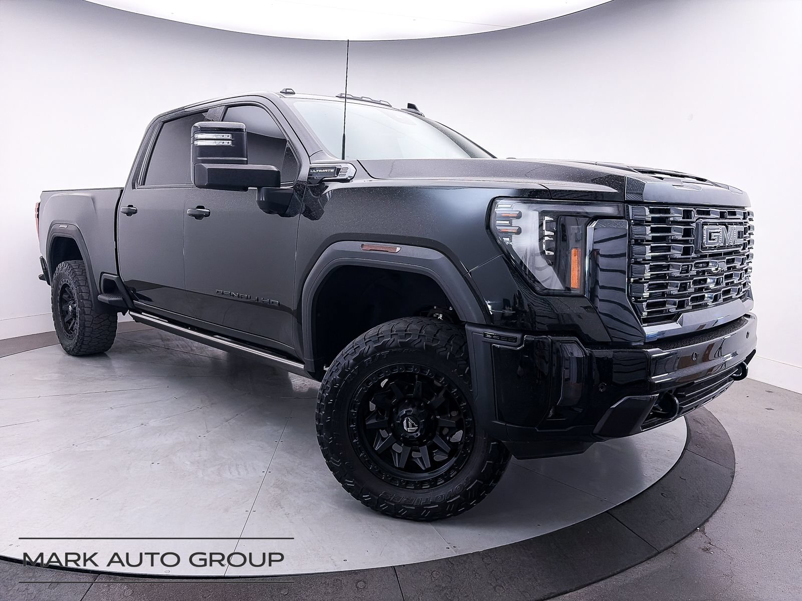 Used 2024 GMC Sierra 2500 Denali Ultimate AWD/4WD image 1