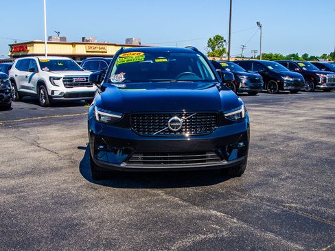 Used 2026 Volvo XC40 B5 Plus AWD/4WD image 2