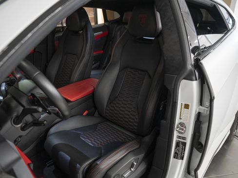 Used 2021 Lamborghini Urus image 26