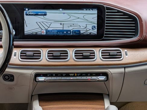 Used 2024 Mercedes-Benz Maybach GLS 600 4MATIC image 10