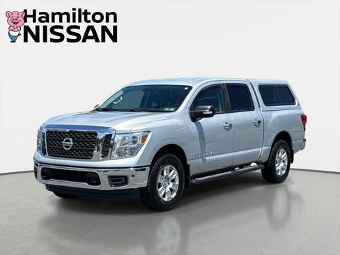 Used 2018 Nissan Titan SV w/ SV Convenience Package AWD/4WD image 5