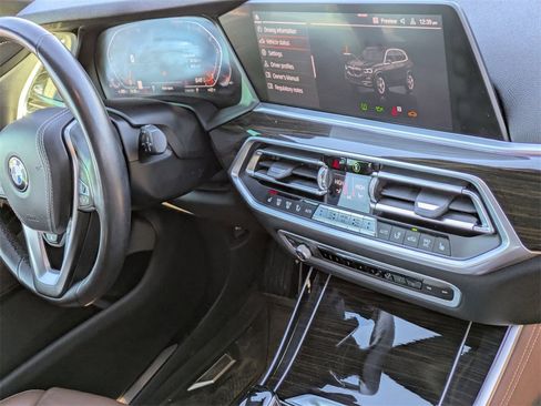 Used 2025 BMW X5 xDrive50e image 37