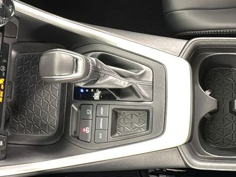 Used 2019 Toyota RAV4 XLE Premium image 29