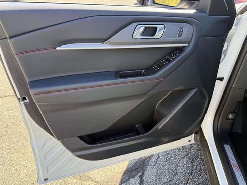 Used 2025 Ford Explorer ST-Line image 23
