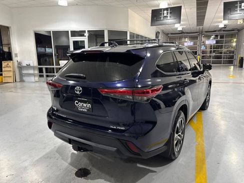 Used 2020 Toyota Highlander XLE AWD/4WD image 9