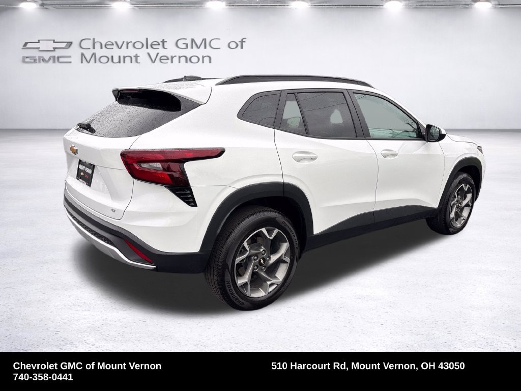 Used 2025 Chevrolet Trax LT FWD image 5