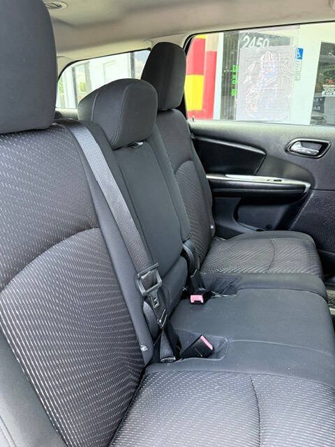Used 2012 Dodge Journey SXT w/ Flexible Seating Group FWD image 14