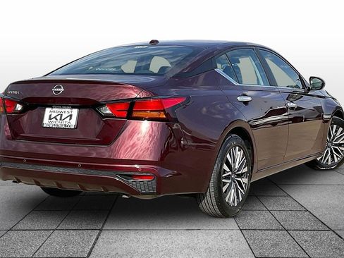 Used 2025 Nissan Altima 2.5 SV image 12