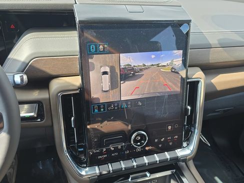 New 2026 GMC Yukon XL Denali Ultimate AWD/4WD image 16
