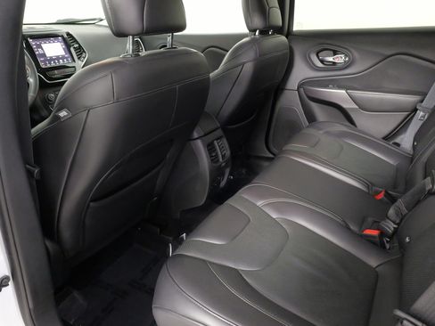 Used 2019 Jeep Cherokee Limited image 32