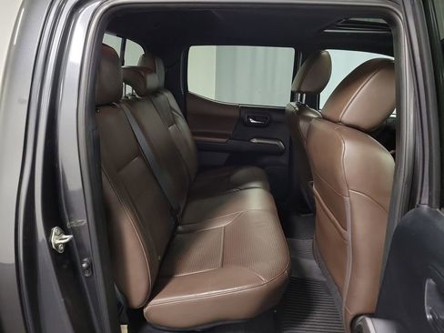 Used 2016 Toyota Tacoma Limited w/ Towing Package image 25