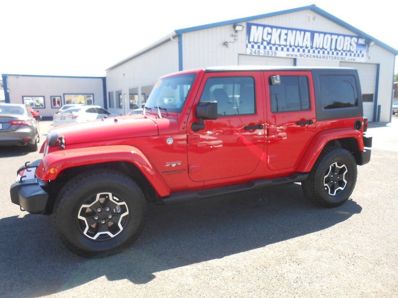 Used 2016 Jeep Wrangler Unlimited Sahara w/ Connectivity Group AWD/4WD image 5