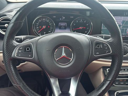 Used 2017 Mercedes-Benz E 300 4MATIC image 7