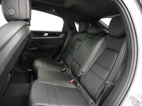 Used 2026 Porsche Cayenne Coupe AWD/4WD image 15