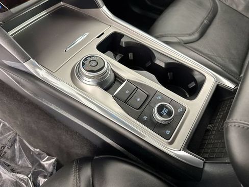 Used 2020 Ford Explorer Platinum w/ Premium Technology Package AWD/4WD image 18
