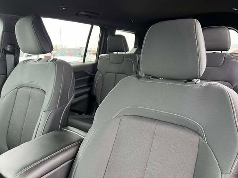 New 2025 Jeep Grand Cherokee L Laredo image 24