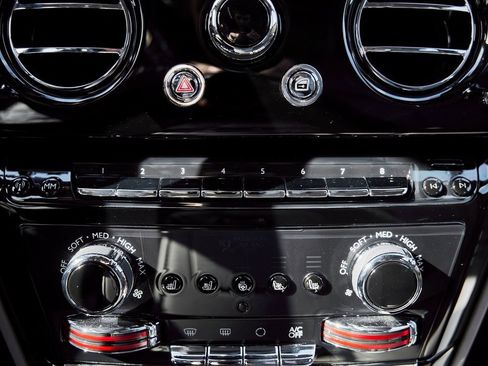 Used 2025 Rolls-Royce Phantom Sedan image 80