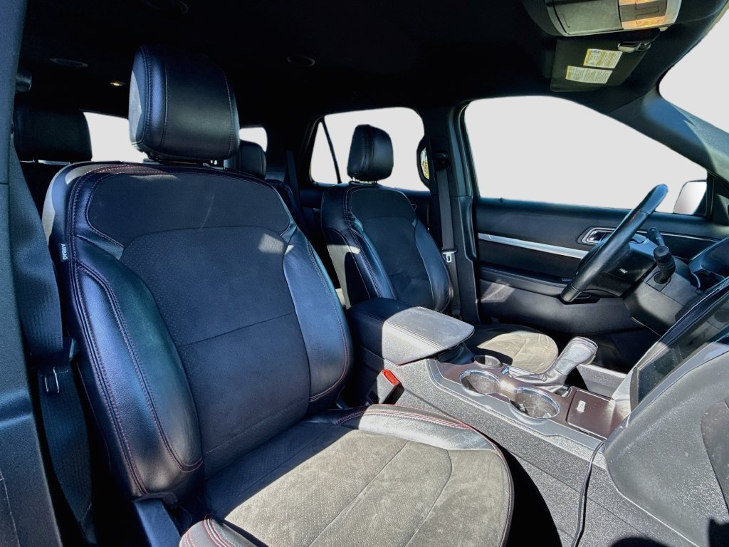 Used 2018 Ford Explorer XLT w/ Equipment Group 202A FWD image 38