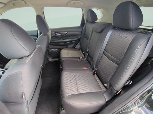 Certified 2018 Nissan Rogue SV FWD image 11