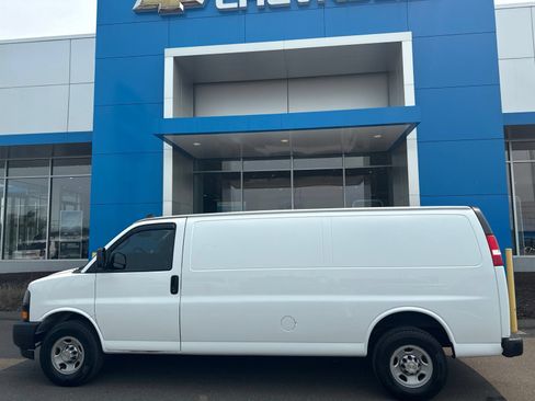 Used 2022 Chevrolet Express 2500 Extended RWD image 8
