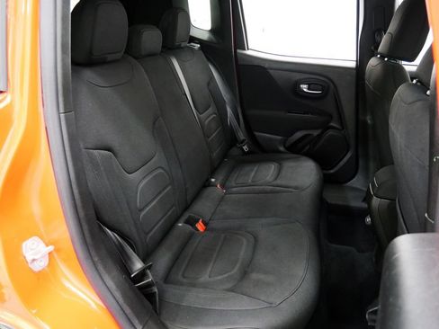Used 2021 Jeep Renegade Latitude AWD/4WD image 17