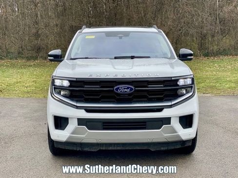 Used 2025 Ford Expedition Max Platinum image 2