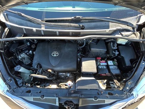 Used 2017 Toyota Sienna XLE image 11
