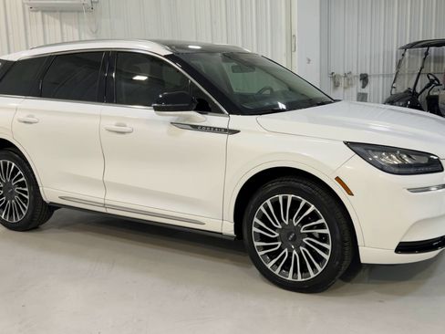 Used 2022 Lincoln Corsair Reserve w/ Sport Package image 3