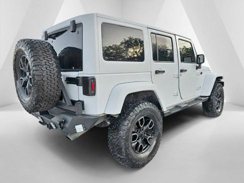 Used 2017 Jeep Wrangler Unlimited Sahara AWD/4WD image 5