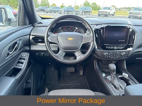 Used 2022 Chevrolet Traverse LT FWD image 7