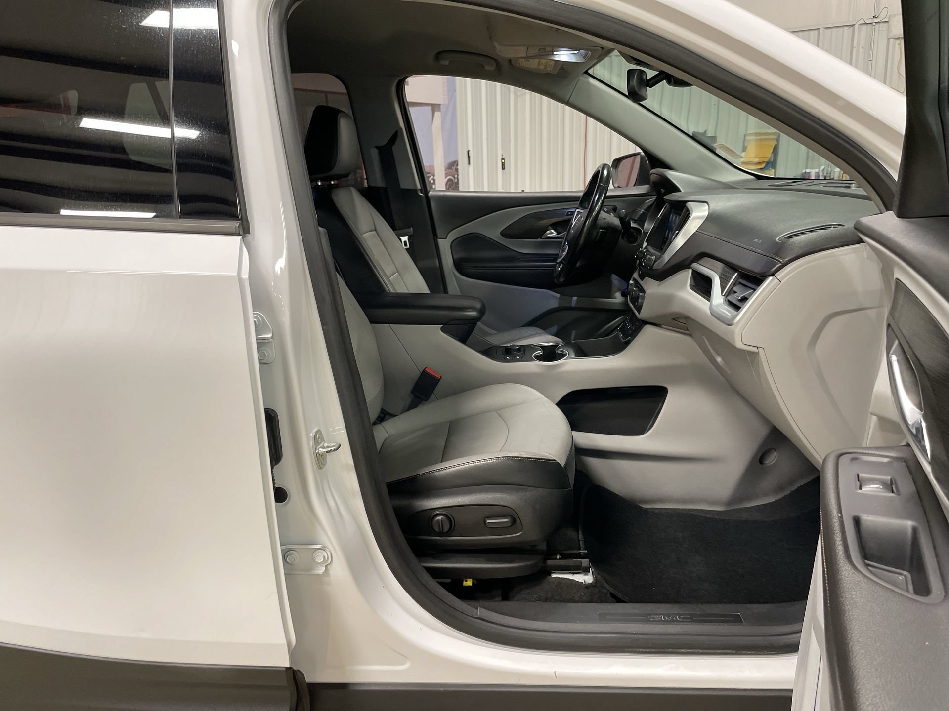 Used 2020 GMC Terrain SLT w/ Preferred Package FWD image 27
