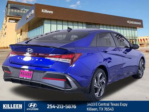 Used 2025 Hyundai Elantra Sport image 9