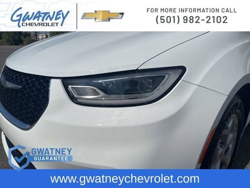 Used 2023 Chrysler Pacifica Limited image 14