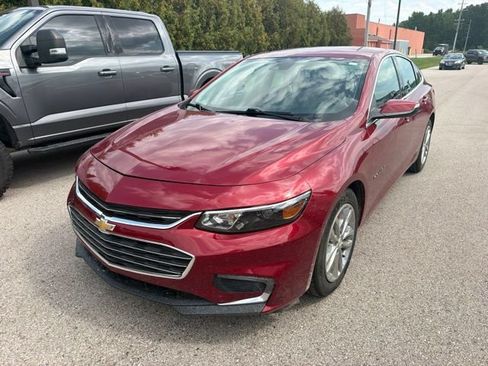 Used 2018 Chevrolet Malibu LT w/ Driver Confidence Package FWD image 3