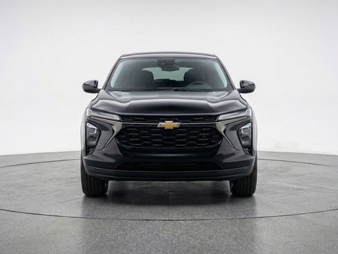 Used 2025 Chevrolet TrailBlazer LT FWD image 2