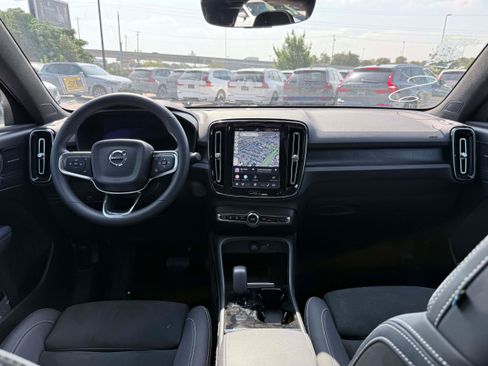 Certified 2023 Volvo C40 P8 Recharge Ultimate w/ Protection Package Premier AWD/4WD image 14