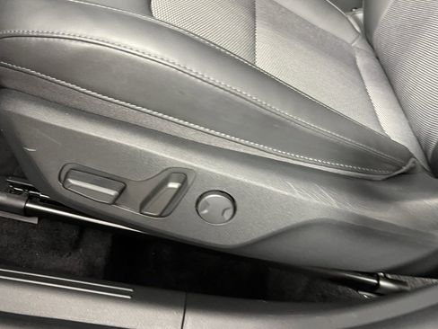 Used 2023 Kia Niro EX image 28