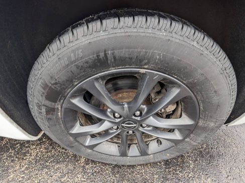 Used 2020 Chrysler Pacifica Touring-L AWD/4WD image 23